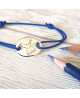 Les Empreintes : bracelet mini galet en or sur cordon