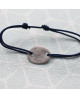 Les Empreintes : bracelet mini galet en argent sur cordon