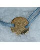 Les Empreintes : bracelet pastille en or sur cordon personnalisable