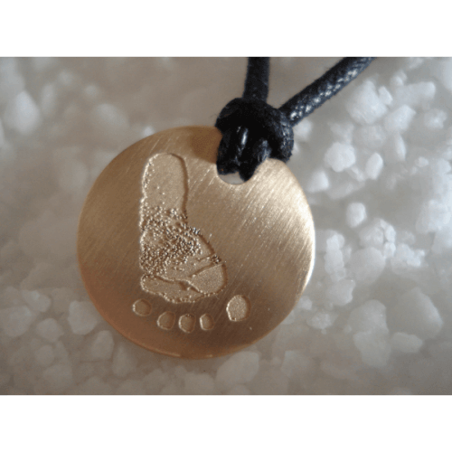 Les Empreintes : pendentif pastille or jaune sur cordon