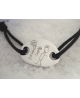 Les Empreintes : bracelet mini galet en argent sur cordon
