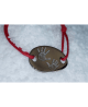 Les Empreintes : bracelet gros galet rond en or sur cordon