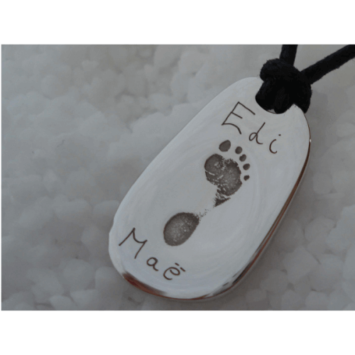 Les Empreintes : pendentif empreinte (galet carré argent sur cordon)
