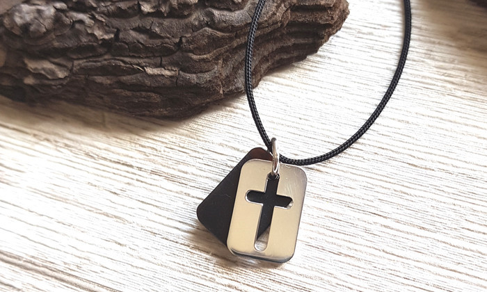 Comment choisir son pendentif croix 