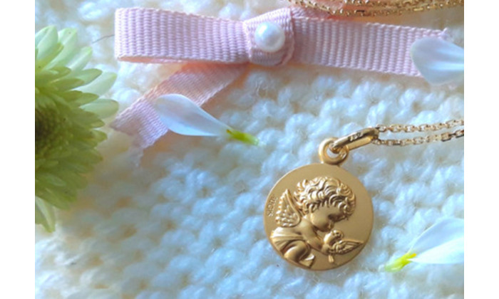 Les m&eacute;dailles religieuses : un bijou intemporel 